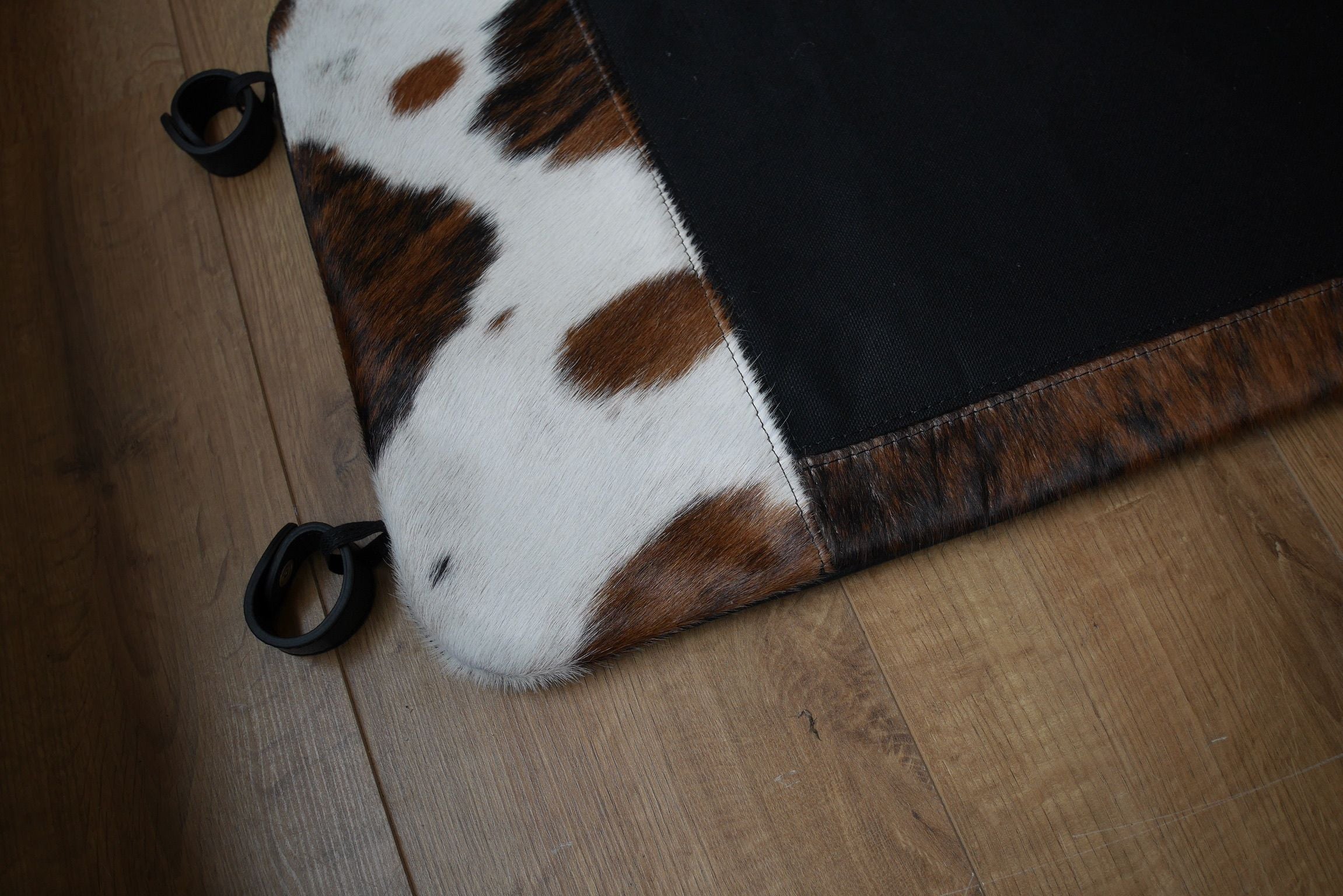 Matras in Hairyskin voor de Cassina LC4 - Wit / Bruin / Zwart